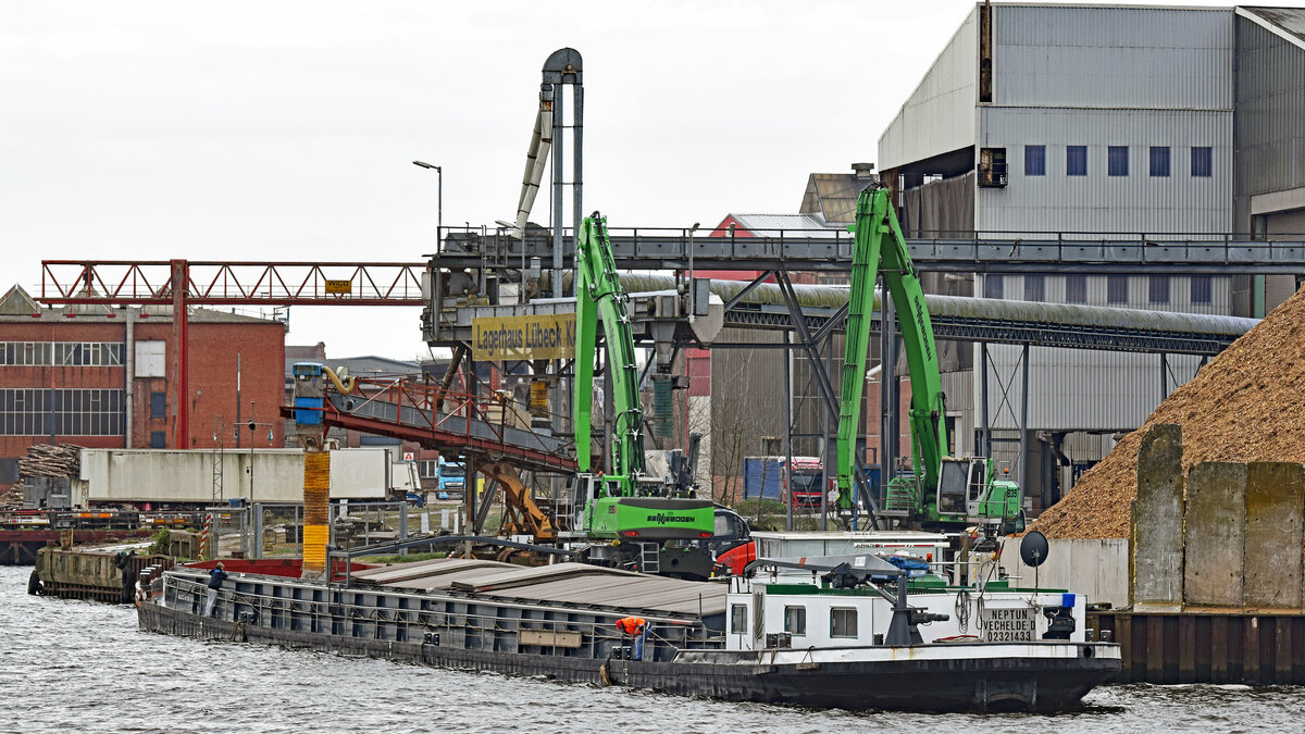 GMS NEPTUN (ENI 02321433) am 22.04.2022 beim Lagerhaus Lübeck