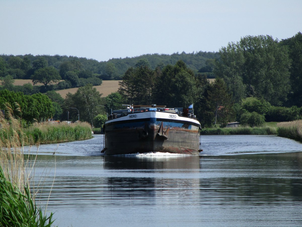 GMS Nero (04001640 , 80 x 8,2m) am 02.06.2019 im Elbe-Lübeck-Kanal auf Berfahrt zw. der Schleuse Behlendorf und Niendorf bei Berkenthin.