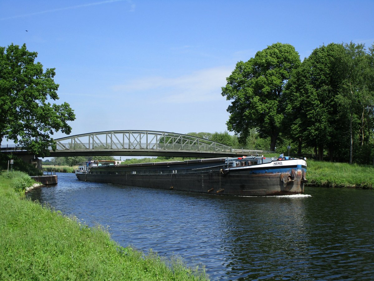 GMS Nero (04001640 , 80 x 8,2m) am 02.06.2019 nach dem Unterqueren der L199 bei Hude im Elbe-Lübeck-Kanal auf Bergfahrt.