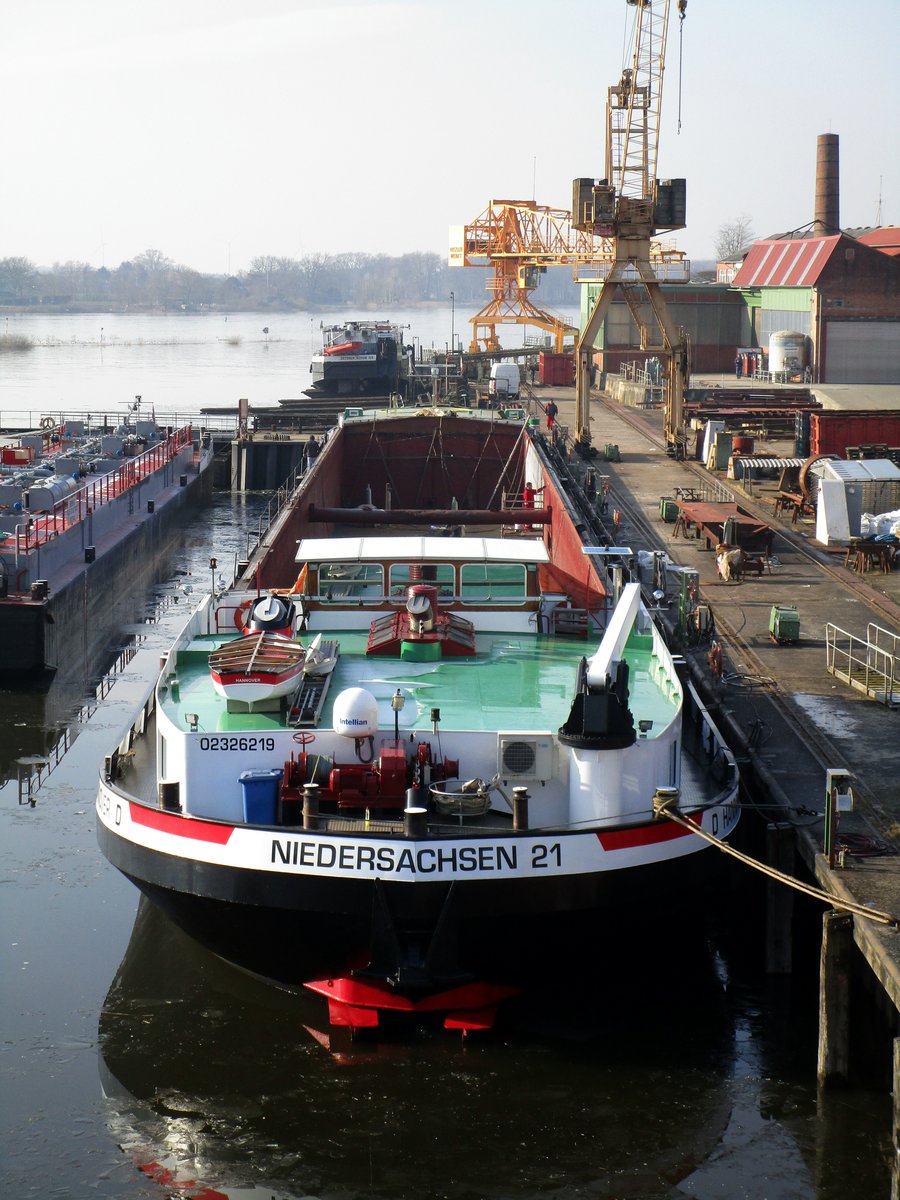 GMS Niedersachsen 21 (02326219 , 100 x 11m) lag am 08.02.2018 in Lauenburg/Elbe bei der Hitzler Werft.