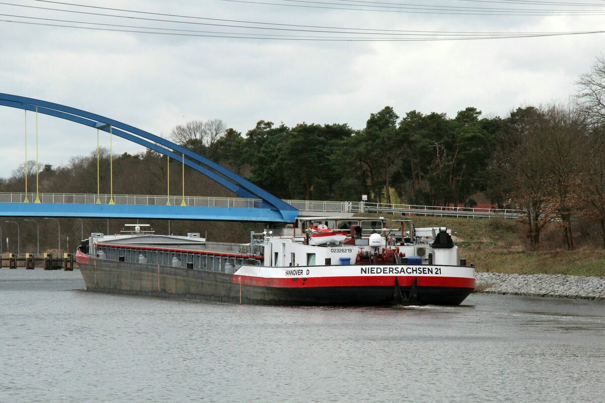 GMS  NIEDERSACHSEN 21  (02326219 , 100 x 11m) am 23.03.2023 im  ELBE-HAVEL-KANAL  kurz vor der Schleuse Wusterwitz mit Fahrtrichtung Genthin / Magdeburg.  