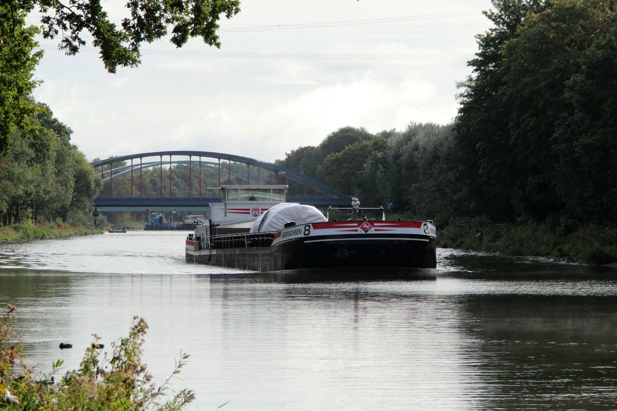 GMS Niedersachsen 8 , 04002200 , 85 x 9m , am 05.10.2016 im Sacrow-Paretzer-Kanal zw. Marquardt und Schlänitzsee auf Talfahrt.