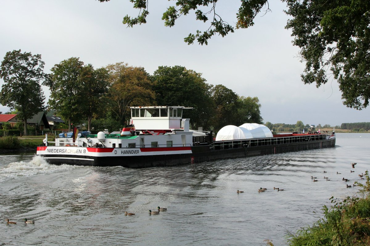GMS Niedersachsen 8 , 04002200 , 85 x 9m , am 05.10.2016 vom Berliner Westhafen kommend , im Sacrow-Paretzer-Kanal / UHW bei Schlänitzsee zu Tal.