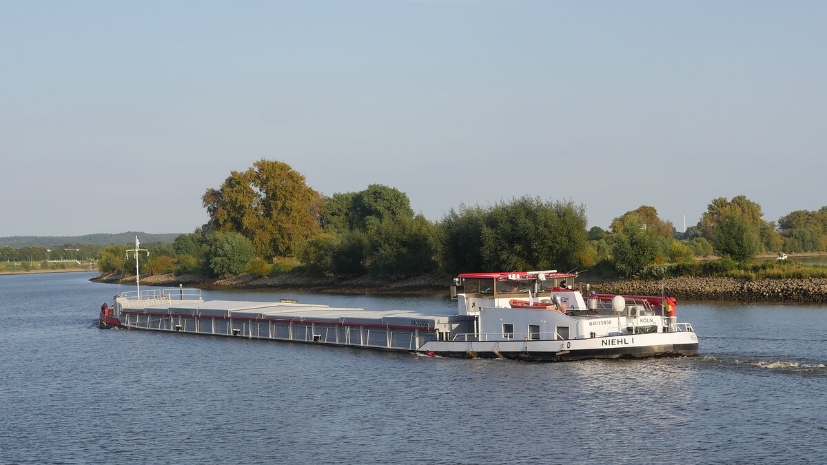 GMS NIEHL 1 (ex LUCHS, SANTA MARIA, DURBAN) ENI 04013850 läuft von Hamburg kommend in den unteren Schleusenkanal Geesthacht; 14.09.2021
