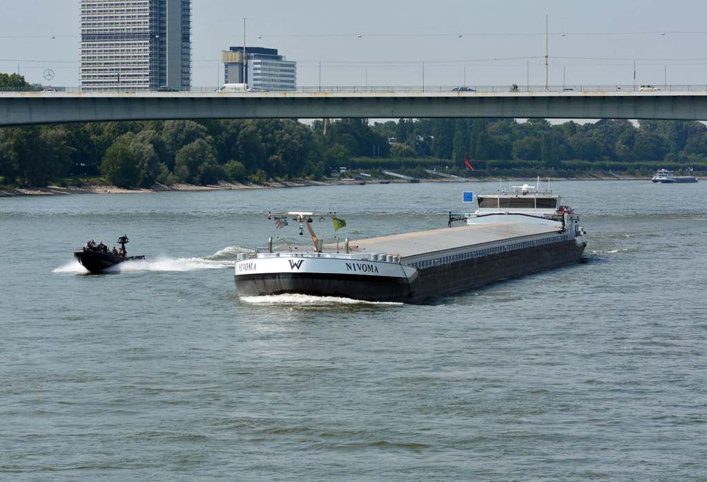 GMS  Nivoma  kurz hinter der Adenauer-Brücke in Bonn - 22.08.2015