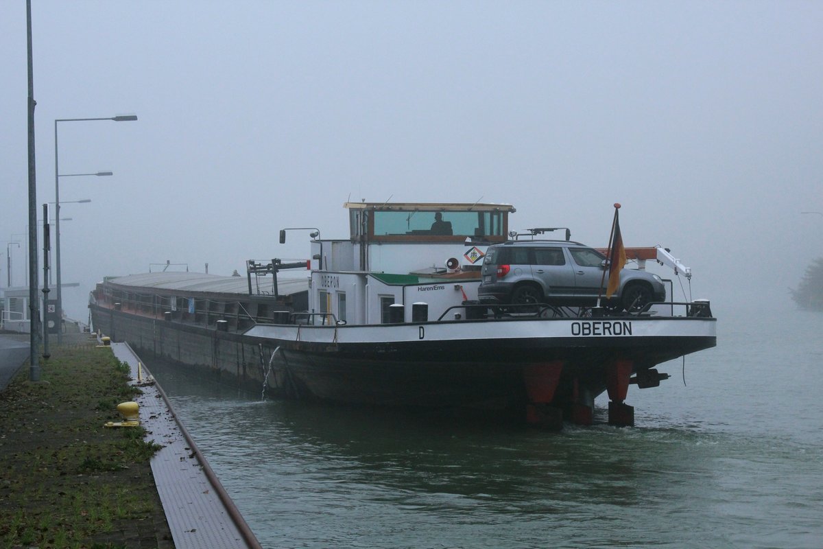 GMS  OBERON  (04017840 , 80 x 9m) legte am 30.09.2020 im  NASSEN DREIECK / DORTMUND-EMS-KANAL  zum Bunkern in Bergeshövede an.