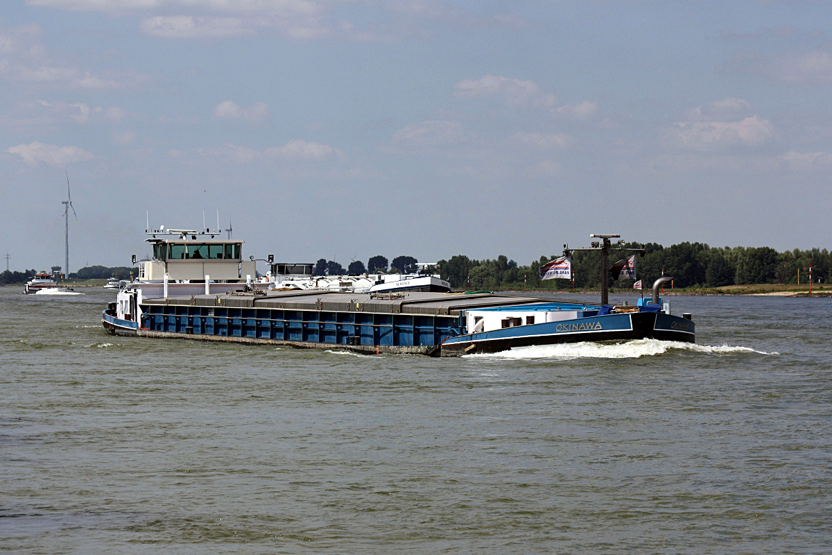 GMS OKINAWA (ENI:04805330) L.105m B.9,50m T 1919 Flagge Belgien am 25.06.2020 auf dem Rhein zu Berg in Xanten.