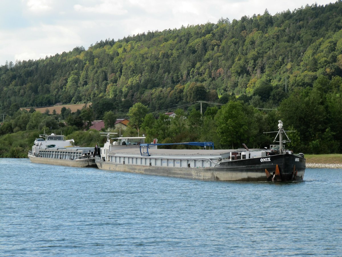 GMS Onix (08023059 , 80,89 x 8,20m) wurde am 12.09.2019 als KVB vom GMS Fenix (06004263 , 79,94 x 8,19m) im Main-Donau-Kanal zu Tal geschoben - hier vor der Schleuse Dietfurt.
