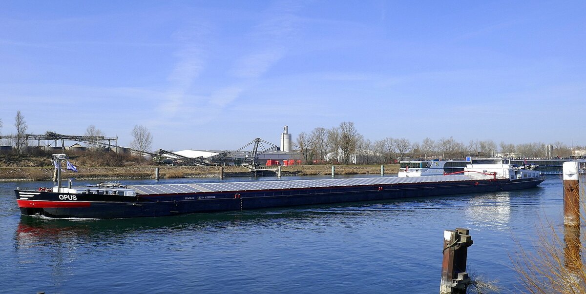 GMS Opus, rheinaufwärts vor Breisach, März 2025