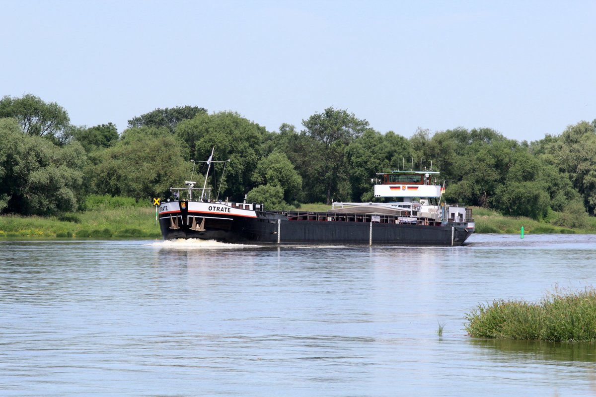 GMS Otrate (04403460 , 80 x 9,50m) befuhr am 07.06.2016 die Elbe zu Berg bei Rogätz.