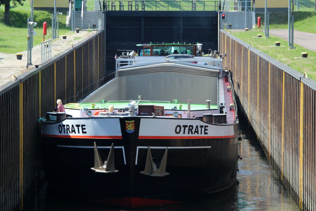 GMS Otrate (04403460 , 80 x 9,50m) am 07.06.2016 in der Schleuse Niegripp. Diese Schleuse gehört zum Wasserstrassenkreuz Magdeburg.