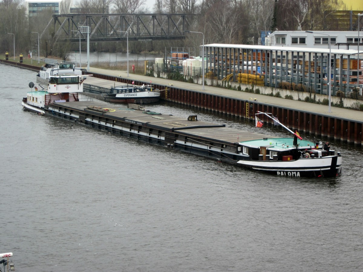 GMS Paloma (04403720 , 70 x 7,04) wechselt am 18.03.2014 in der Spree / dem Westhafenkanal seine Warte-Position vor der Schleuse Charlottenburg. Bergfahrt.