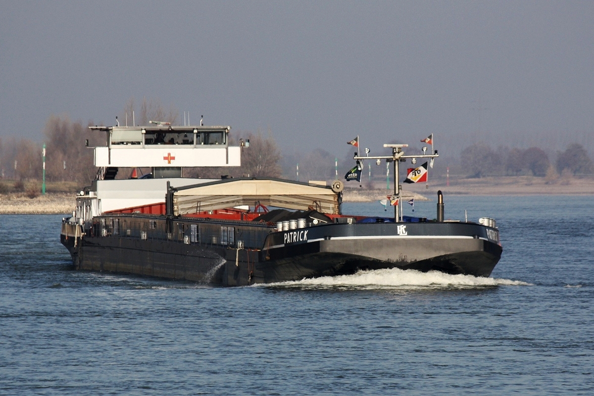 GMS Patrick Europa Nr.:04305500 am 16.11.2018 auf dem Rhein bei Xanten.