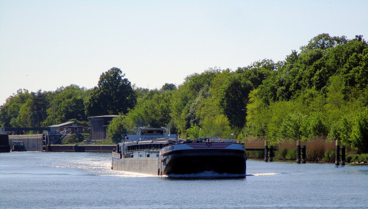 GMS  PETERSHAGEN  (05501660 , 85 x 9m) hatte am 31.05.2021 die Schleuse Wusterwitz verlassen und setzte seine Reise im  ELBE-HAVEL-KANAL  Richtung Brandenburg/Havel fort.