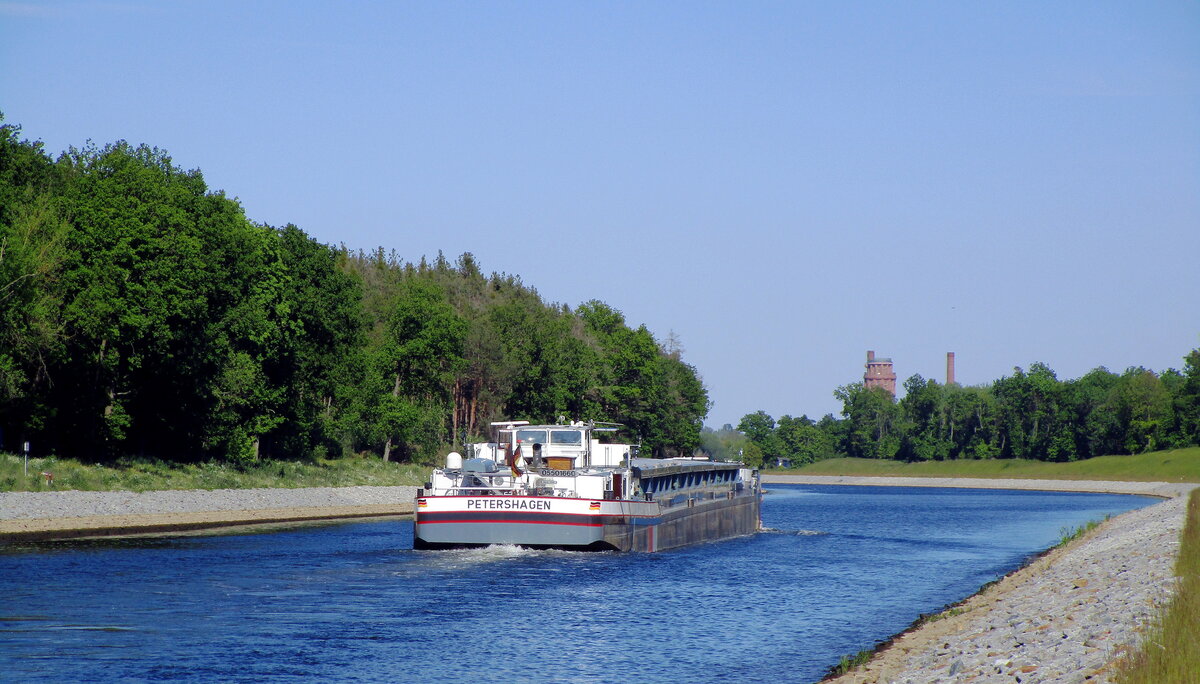 GMS  PETERSHAGEN  (05501660 , 85 x 9m) am 31.05.2021 im  ELBE-HAVEL-KANAL zw. Wusterwitz und dem Wendsee in Fahrt.