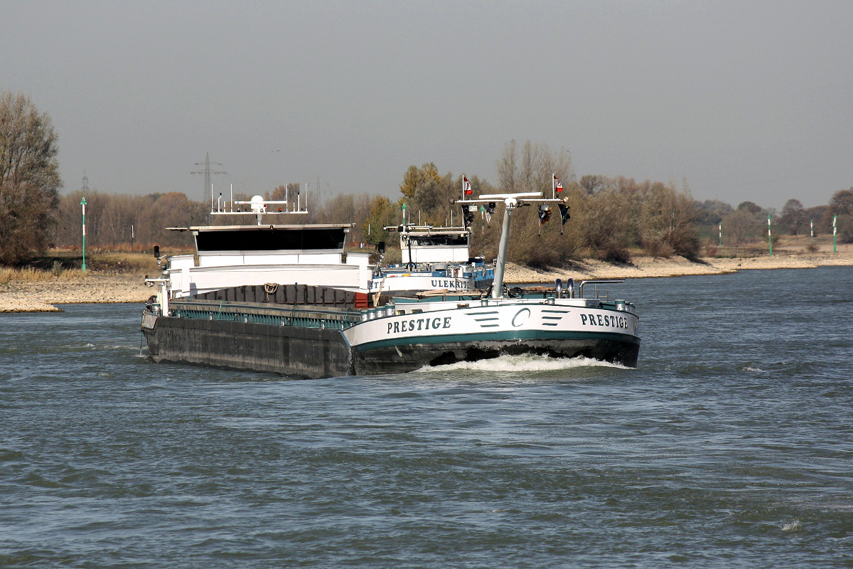 GMS Prestige (ENI:06105034) L.134,90m B.11,45 T.3894 Tiefgang.3,59m am 13.10.2018 auf dem Rhein bei Xanten zu Berg.