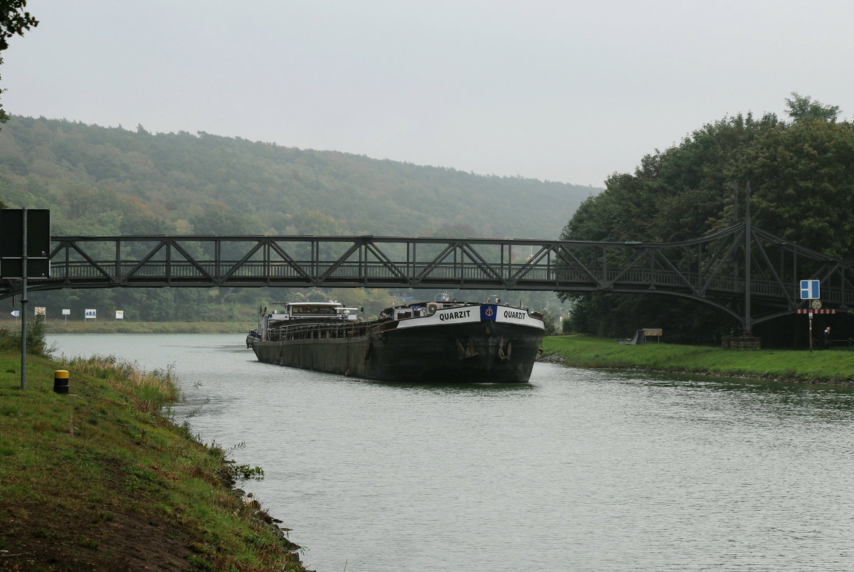 GMS QUARZIT (04401610 , 85 x 8,25m) am 30.09.2020 beim Unterqueren des Bevergerner Steges im  Nördlichen Teil  des DORTMUND-EMS-KANALES.