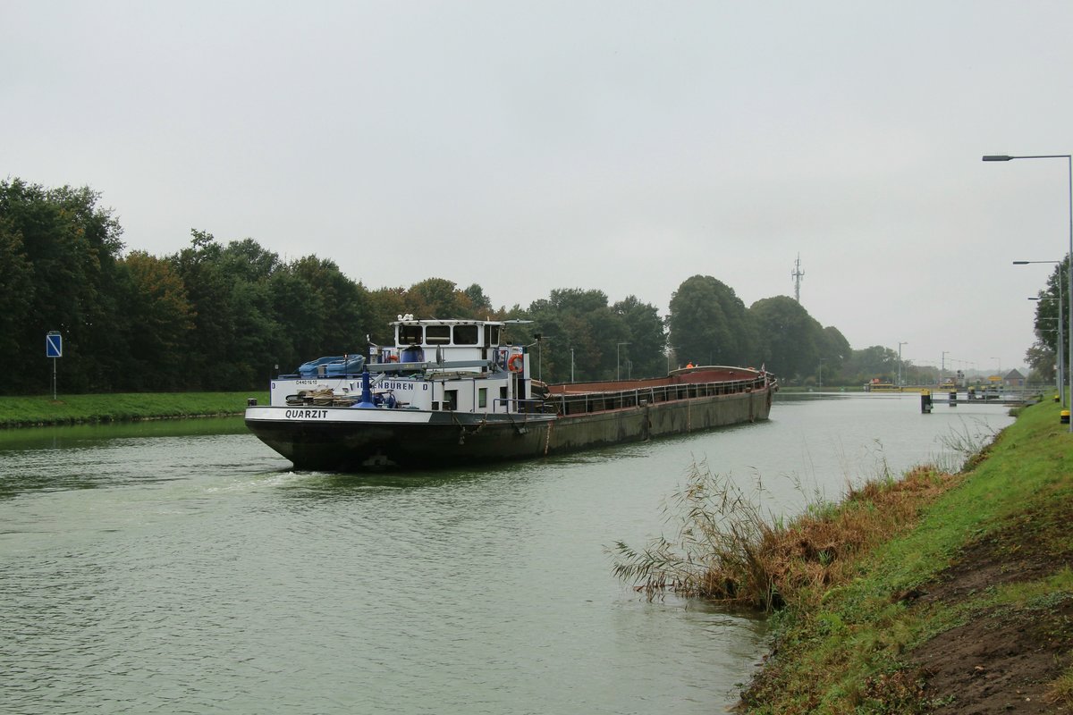 GMS Quarzit (04401610 , 85 x 8,25m) am 30.09.2020 im  Nördlichen Teil  des DORTMUND-EMS-KANALES zu Tal vor der Schleuse Bevergern.