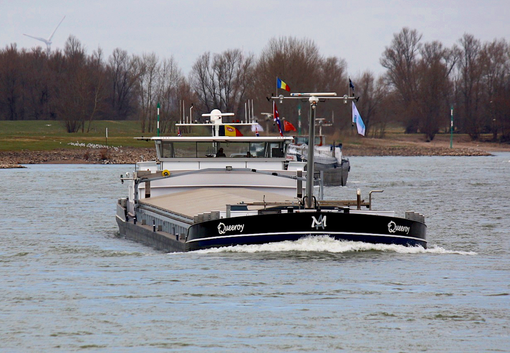 GMS QUEEROY (ENI:06105007) L.110 m B.11,45 m T 3279 Flagge Belgien auf dem Rhein am 17.02.2022 zu Berg in Xanten.