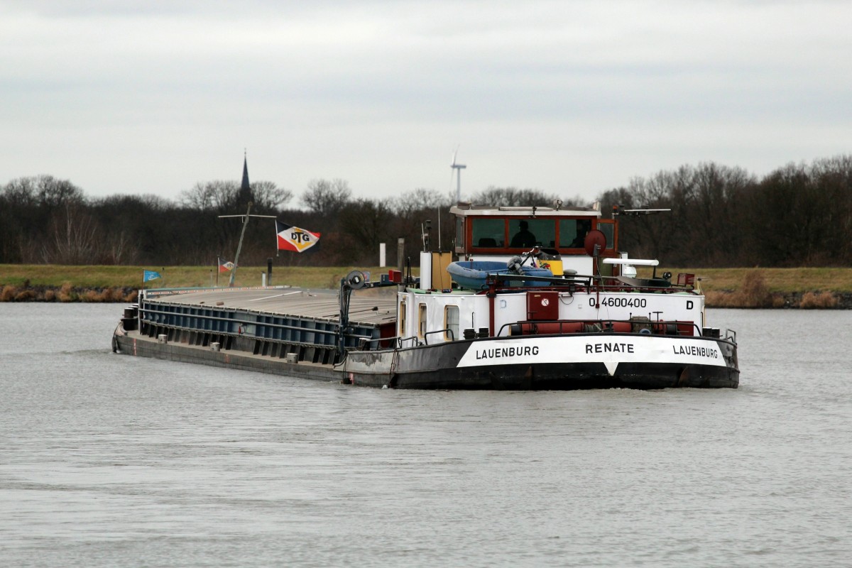 GMS Renate (04600400 , 80 x 8,2m) am 18.12.2014 bei der Einfahrt in den MLK. Das GMS kam aus der Schleuse Rothensee und wurde zu Berg geschleust.