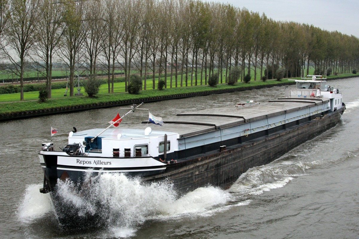 GMS Repos Ailleurs (03270622 , 70 x 7,16m) am 24.10.2014 auf dem Amsterdam-Rijnkanaal zu Berg.