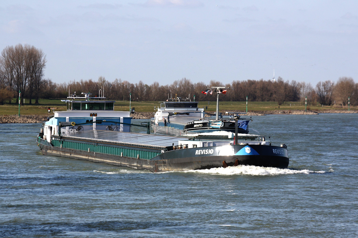 GMS REVISIO (ENI:06002827) L.110 m B.11,40 m T.2763 Flagge Niederlande auf dem Rhein a 18.03.2022 zu Berg in Xanten.