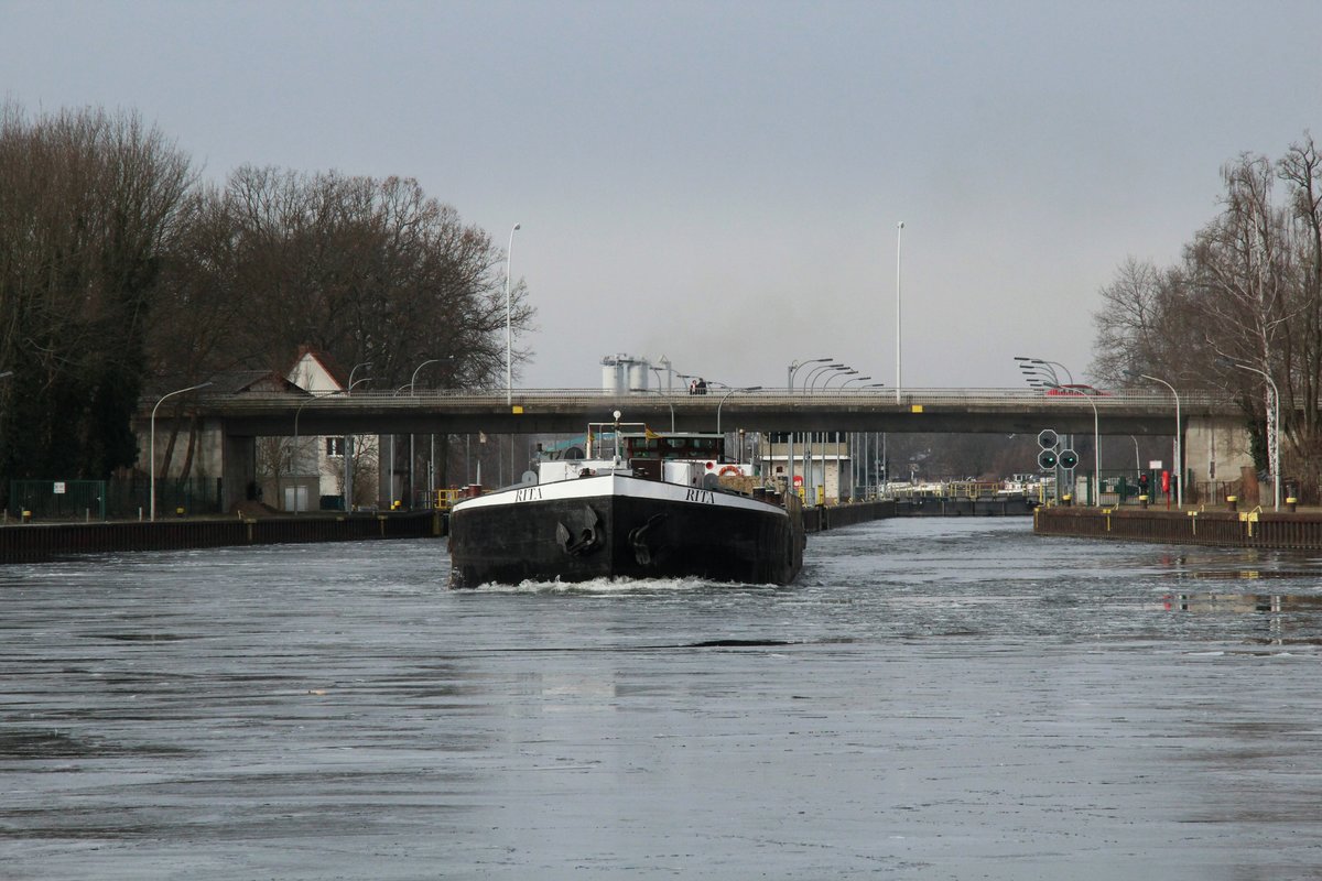 GMS Rita (04017260 , 76 x 9m) am 27.02.2018 nach der Bergschleusung in Brandenburg/Havel wieder in Fahrt nach Berlin. 