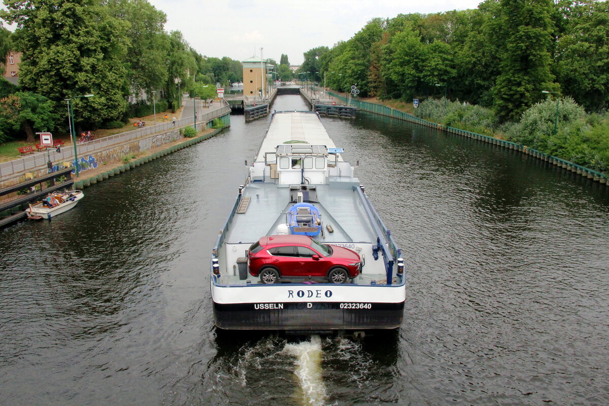 GMS  RODEO  (02323640 , 80 x 9m) am 29.06.2021 bei der Einfahrt in die  SCHLEUSE BERLIN-SPANDAU  /  HAVEL  zu Berg. 