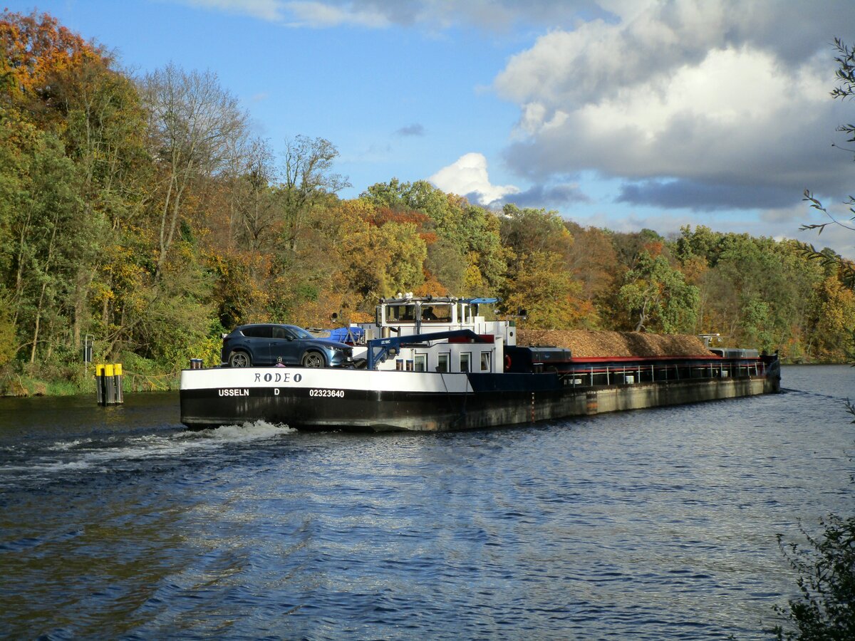 GMS  RODEO  (02323640 , 80 x 9m) befuhr am 07.11.2023 den  TELTOWKANAL  Höhe Kleinmachnow zu Berg nach Berlin-Rudow.