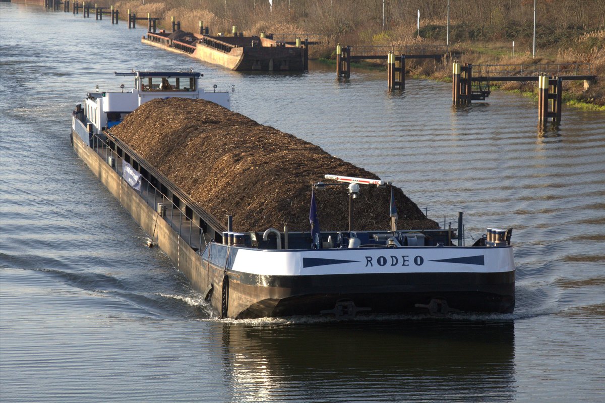 GMS Rodeo (02323840 , 80 x 9m) am 04.12.2019 nach dem Verlassen der Schleuse Wusterwitz im Elbe-Havel-Kanal auf Bergfahrt nach Berlin.