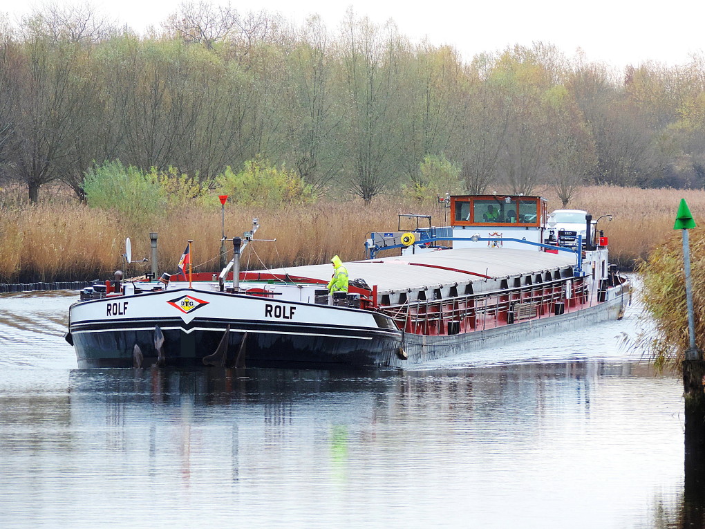 GMS ROLF ENI 04006690 durchfhrt den ELK zu Tal mit Kurs Lbeck...
Aufgenommen: 16.11.2013