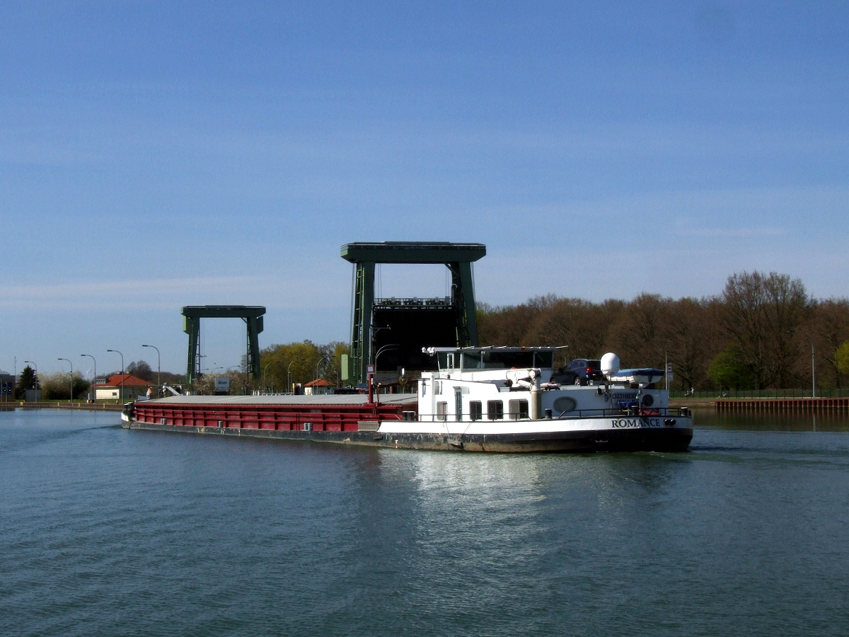 GMS Romance (ENI:02316830) L.86m B.9,50m To.1502 Baujahr 1956 an der WDK-Schleuse Ahsen zu Tal am 11.04.2020