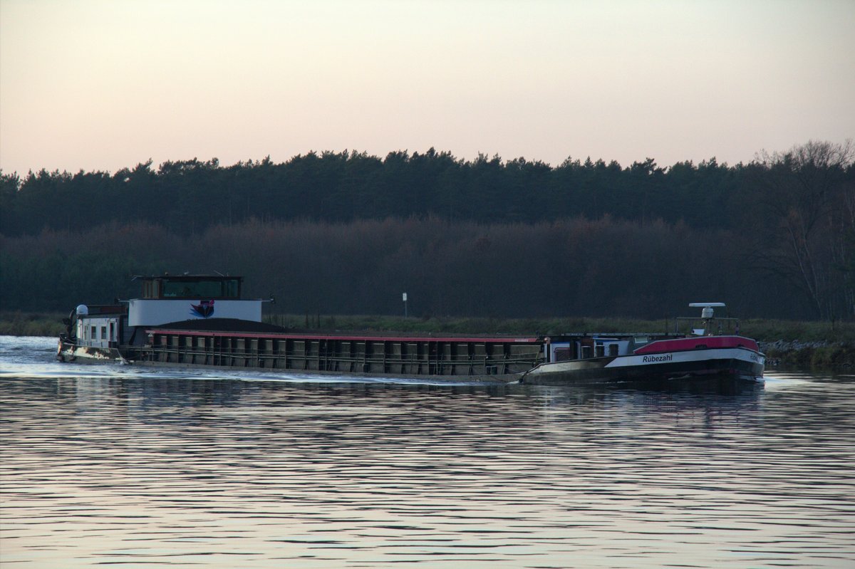 GMS Rübezahl (04403040 , 80 x 8,20m) am 04.12.2019 im Elbe-Havel-Kanal vor der Schleuse Wusterwitz auf Bergfahrt Richtung UHW / Brandenburg/Havel / Berlin.