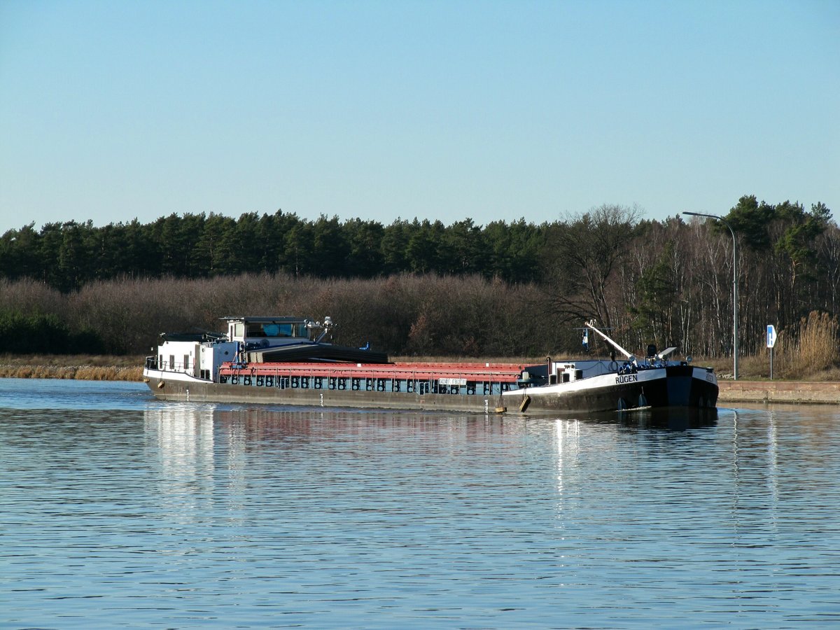 GMS Rügen (04031410 , 67 x 8,20m) am 15.02.2019 im Elbe-Havelkanal zu Berg kurz vor der Schleuse Wusterwitz.