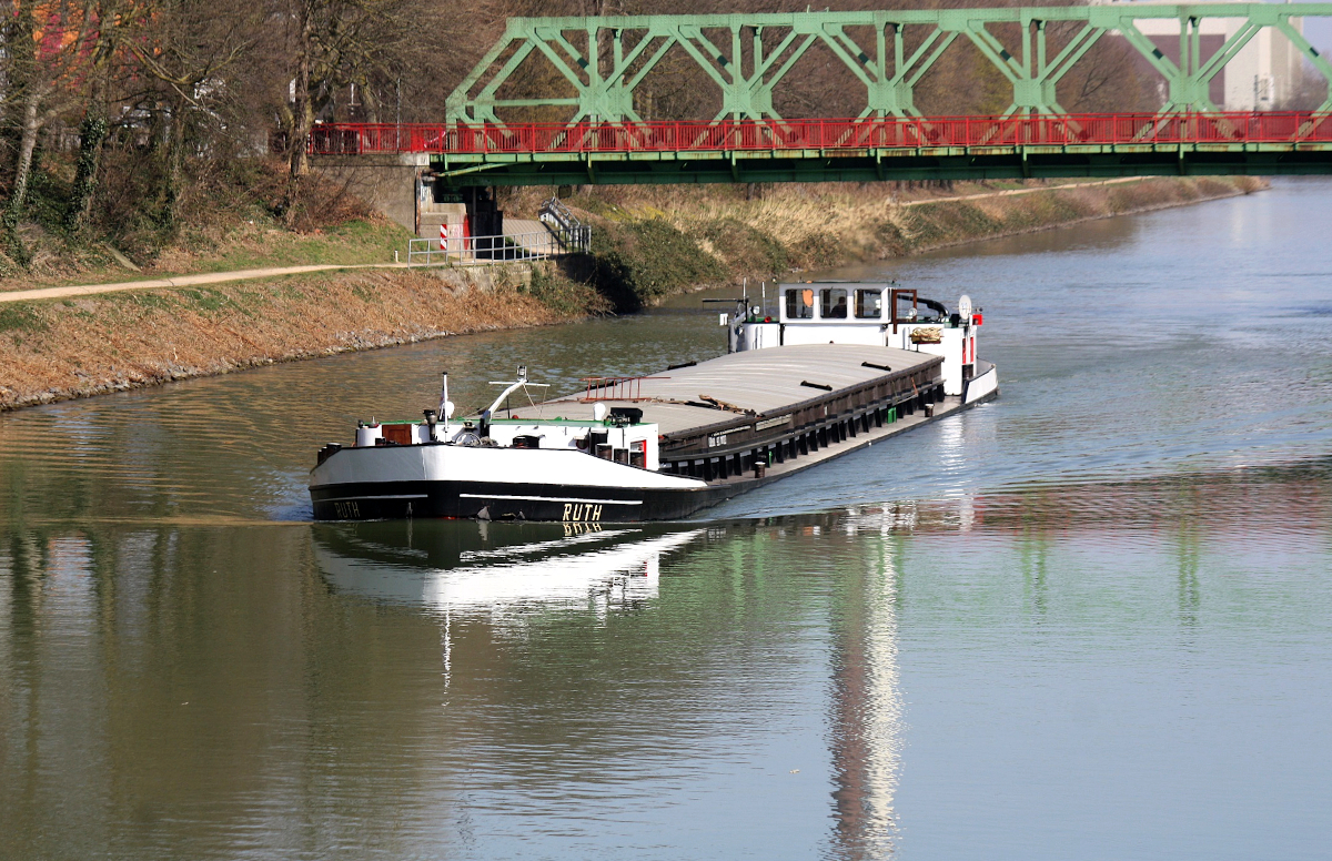 GMS RUTH (ENI:04601340) L.80 m B.8,10 m T 992 Baujahr 1956 Flagge Deutschland am 26.03.2022 auf dem RHK zu Berg in Datteln.