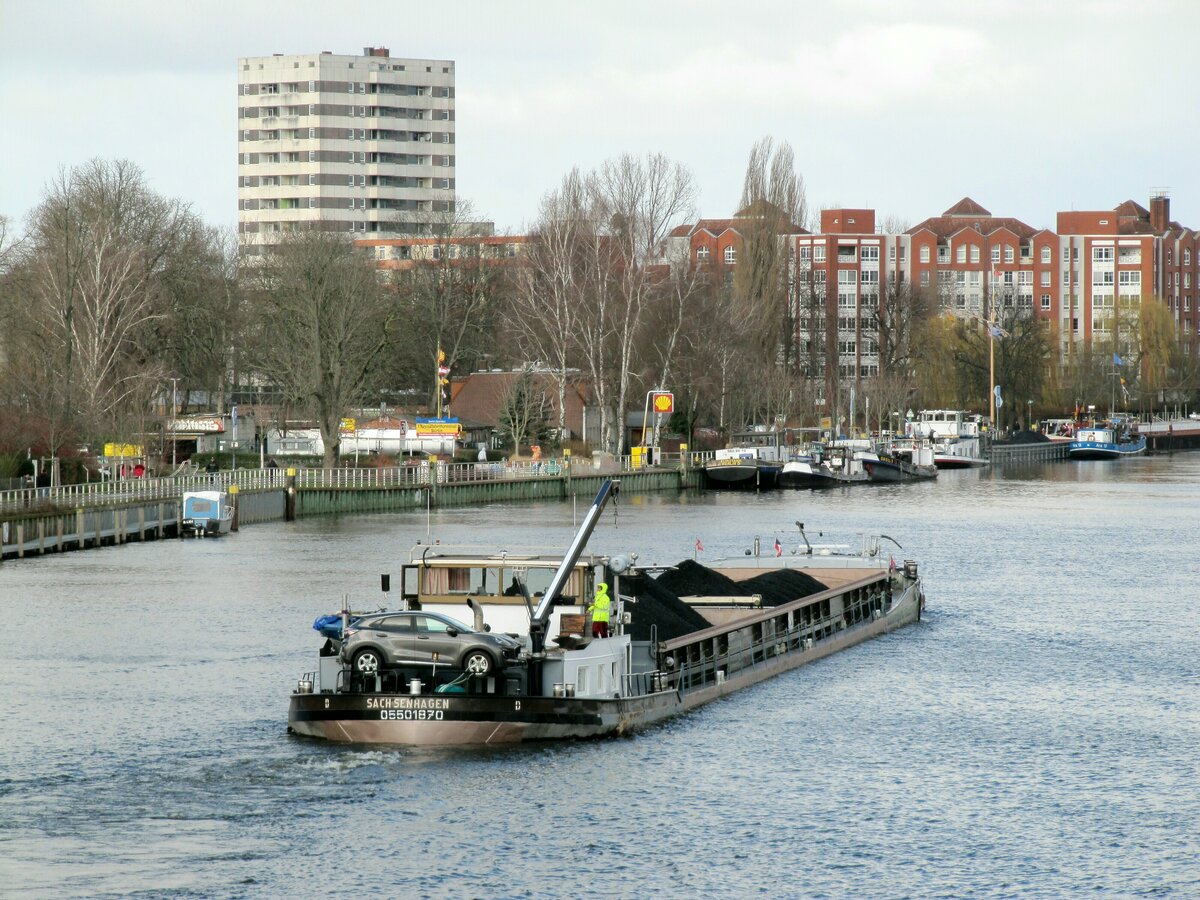 GMS  SACHSENHAGEN  (05501870 , 80 x 8,2m)  am 22.02.2022  auf der HAVEL  in Berlin-Spandau auf Bergfahrt.