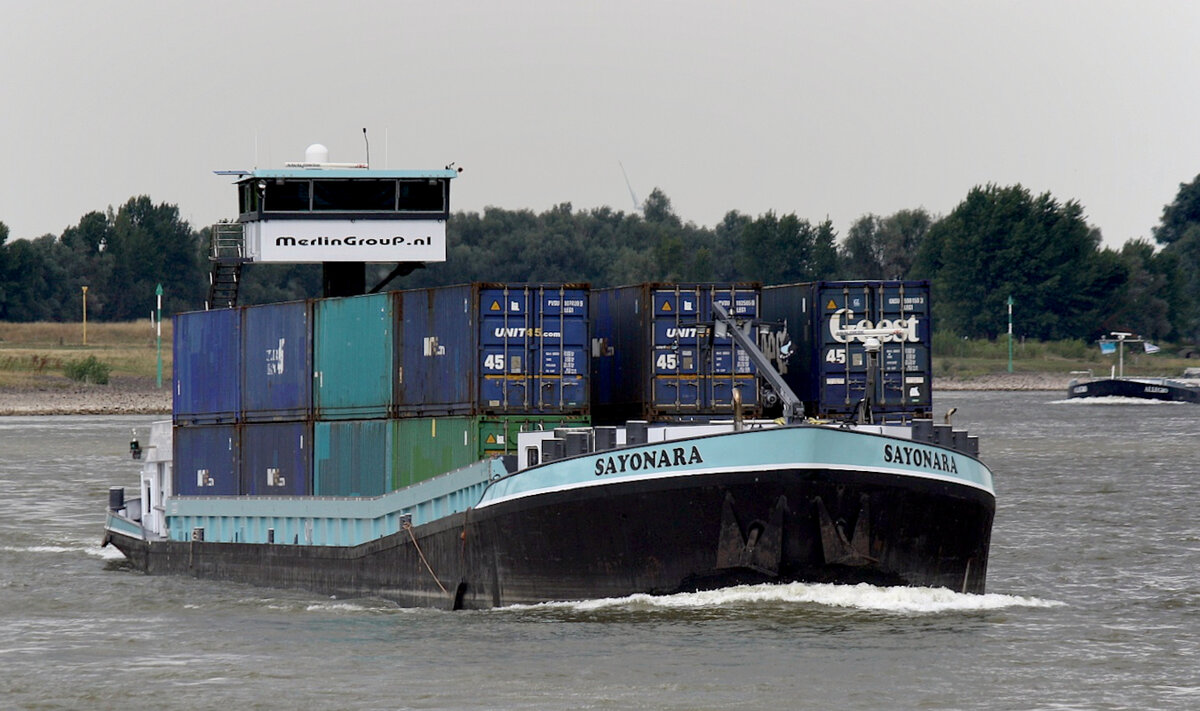 GMS SAYONARA (ENI:02317674) L.85,50 m B.11,40 m T2084 Flagge Niederlande auf dem Rhein zu Berg am 09.07.2022 in Xanten.