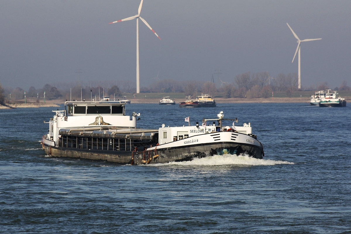 GMS Seelöwe (ENI:02323399)Baujahr 1958 Maschine Caterpillar 1300 PS  am 15.11.2018 zu Berg bei Xanten.