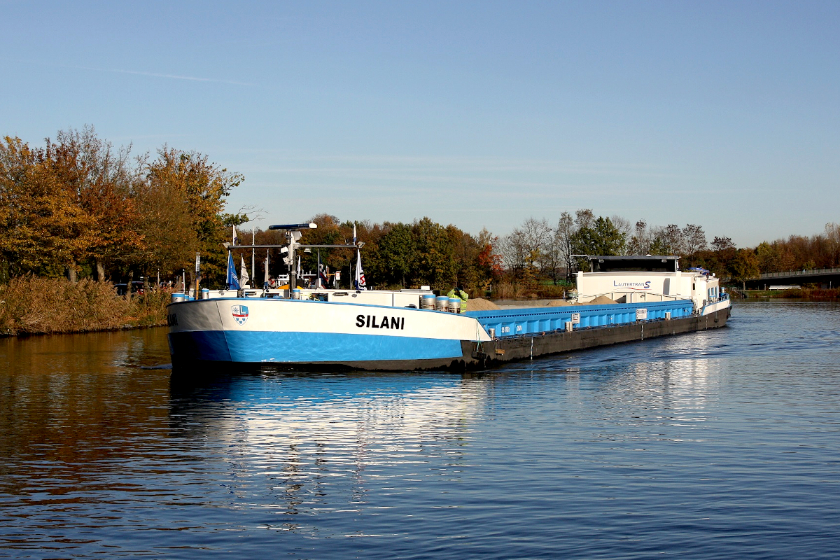 GMS SILANI (ENI:06105474) L.80.m B.9,50 m T.1713 Flagge Belgien am 12.11.2022 auf dem DEK zu Berg am Dattelner Meer.