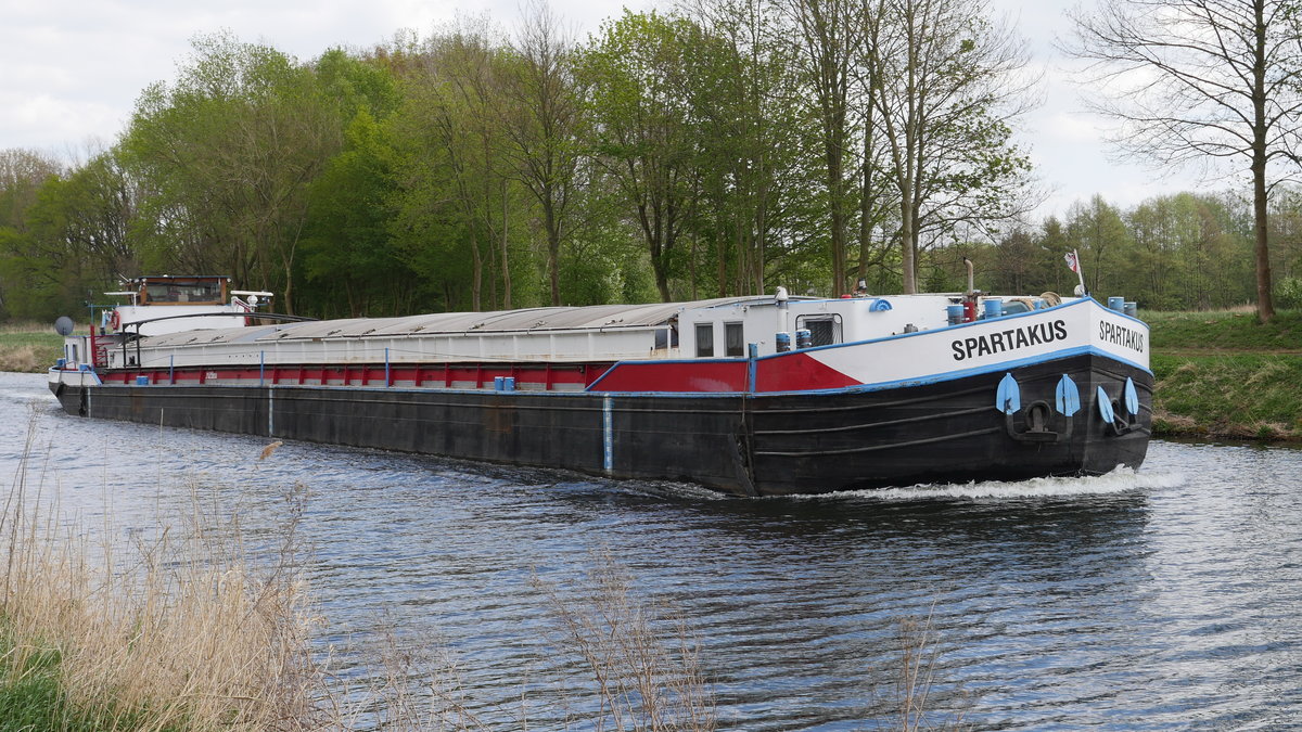 GMS SPARTAKUS (ex Annelies, ex Ed Liner 1), Berlin, ENI 04015650 - Baujahr 1913, Bauwerft Gustav Sonntag, Rogätz; auf dem Elbe-Lübeck-Kanal bei Güster Kurs Lauenburg, 26.04.2020
