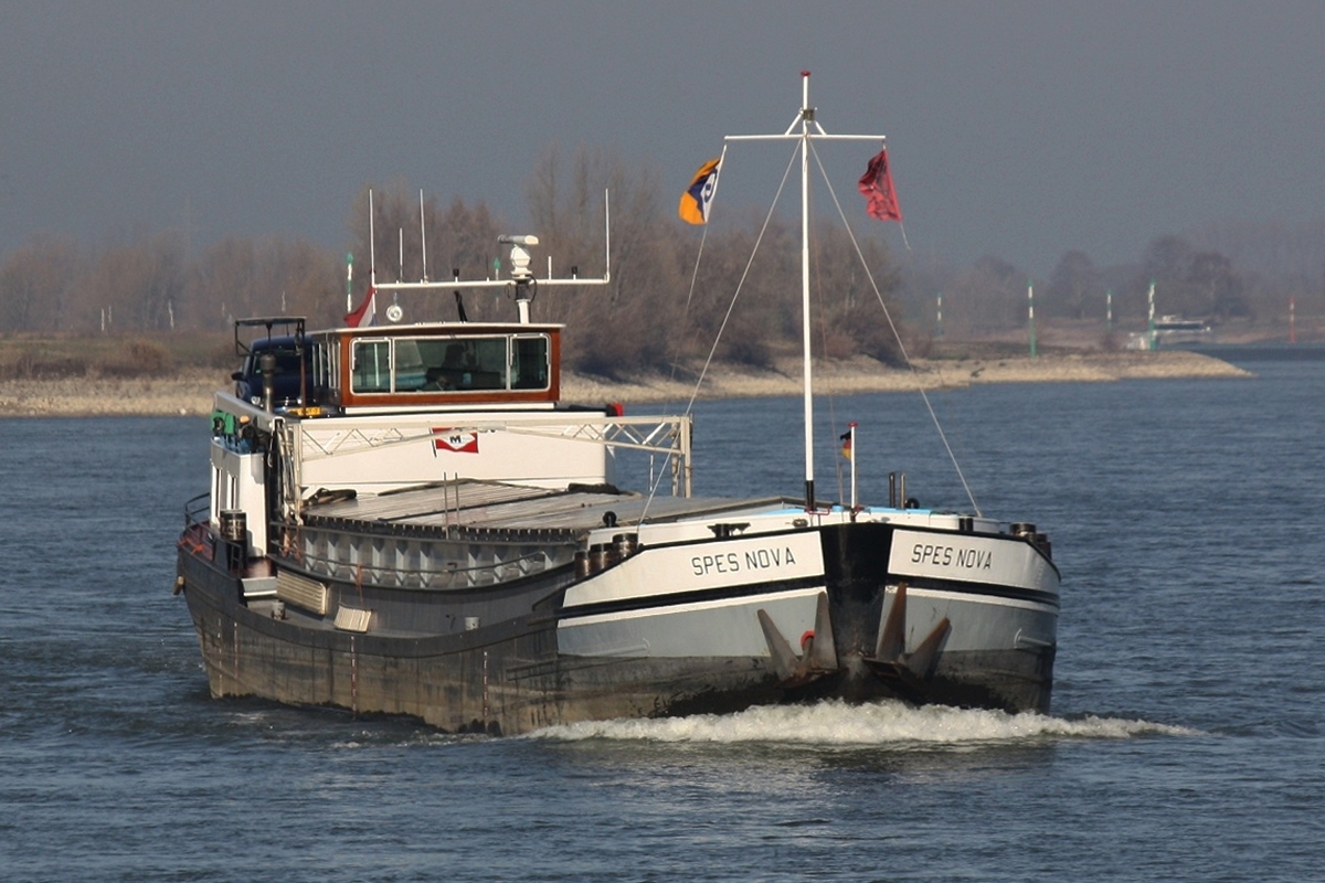 GMS Spes Nova Europa Nr.:02103580 am 15.11.2018 auf dem Rhein bei Xanten.