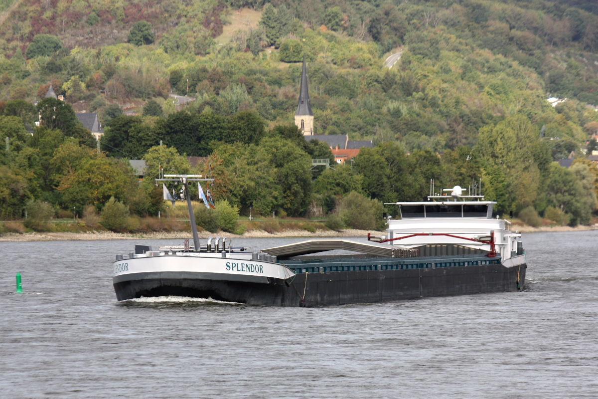 GMS SPLENDOR (ENI:02331138) L.135 m B.11,45 m T4202 TEU 256 Flagge Belgien auf dem Rhein am 16.09.2022 zu Berg in Braubach.