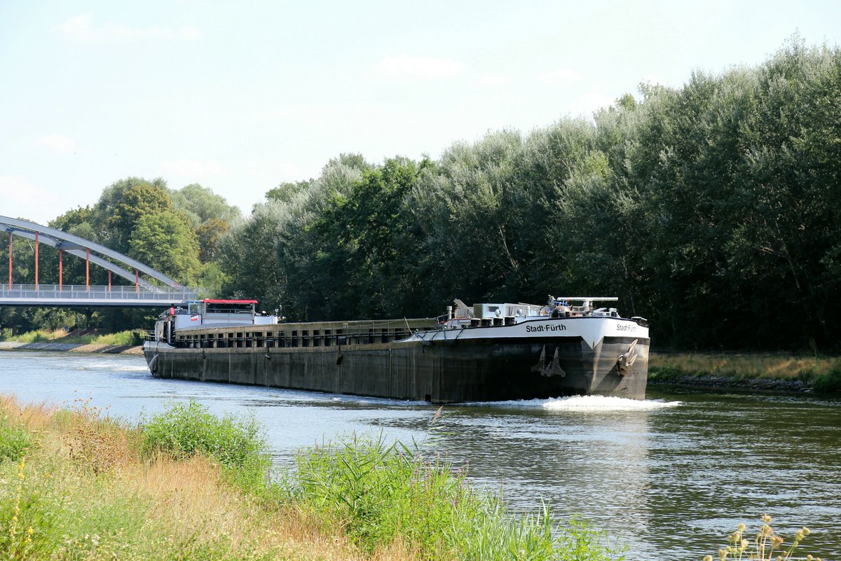 GMS STADT FÜRTH (04003910 , 100 x 9m) am 17.08.2020 im SACROW-PARETZER-KANAL / UHW  Höhe Marquardt / km 26 auf Talfahrt.