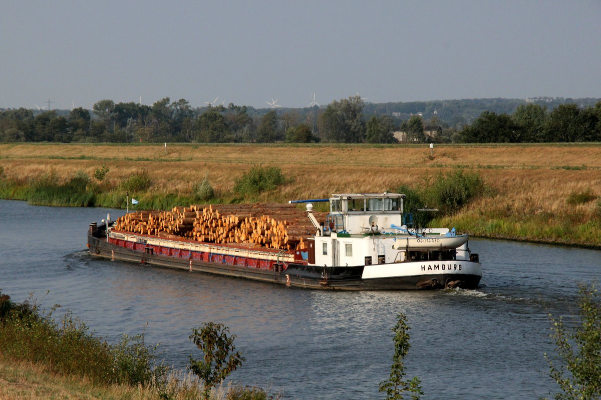 GMS Stecknitz (04014480 , 67 x 8m) am 23.08.2018 im Elbe-Seitenkanal zw. Scharnebeck und Artlenburg zu Tal unterwegs.
