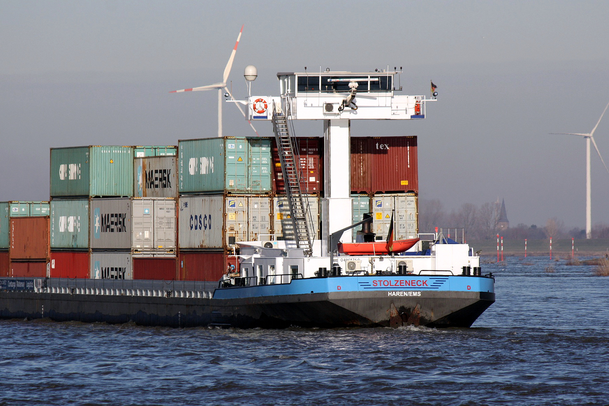 GMS Stolzeneck (ENI:04801750)Länge:135m Breite:11,50m am 20.01.2019 auf dem Rhein bei Xanten.