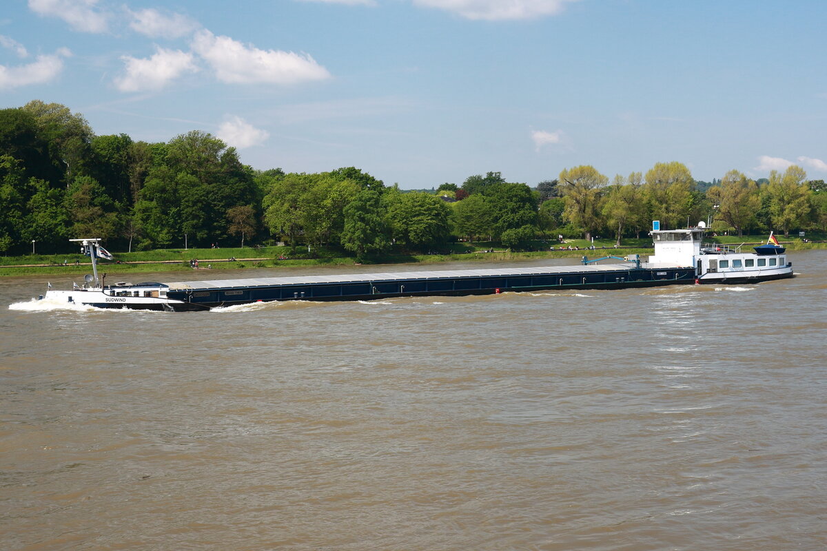 GMS SÜDWIND, ENI: 06003236, Flagge: DEU, rheinaufwärts bei Königswinter am 14.05.2023.