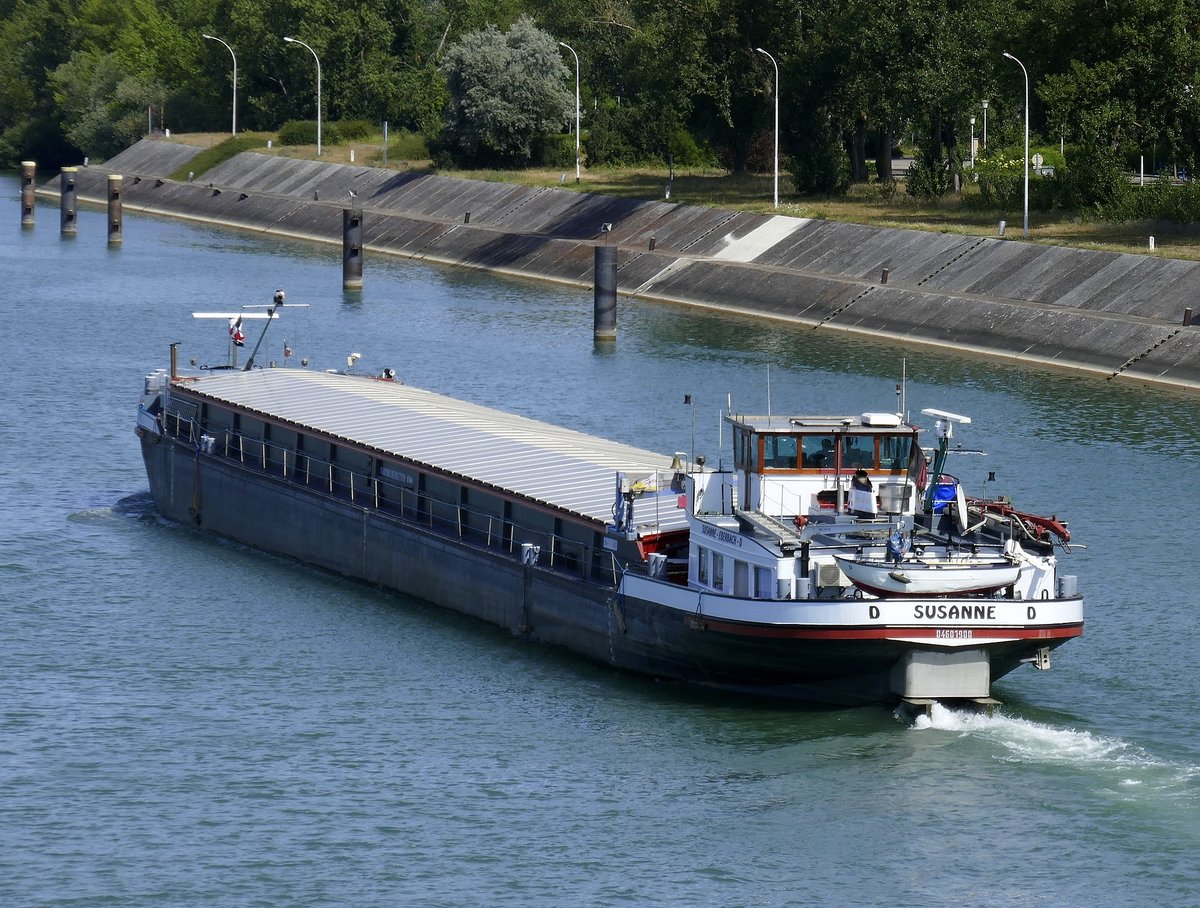 GMS SUSANNE, verläßt die Schleuse in Vogelgrün/Elsaß rheinabwärts, gemeldet in Eberbach/Neckar, L=82m, 1139t, 600PS, Juli 2020