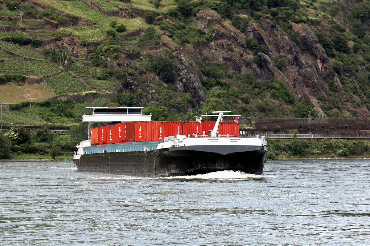 GMS Temptation (ENI:06105081) L.135m B.14,20m T.5540 am 05.06.2019 auf dem Rhein zu Berg bei Oberwesel.