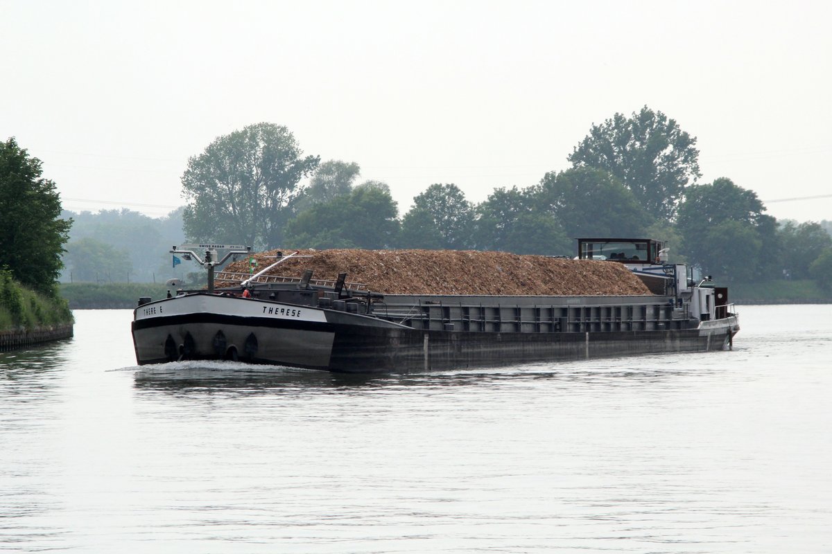 GMS Therese (04601650 , 80 x 8,20m) war am 27.05.2016 auf dem Mittellandkanal mit Fahrtrichtung BS in Höhe der Marina Bortfeld unterwegs. 