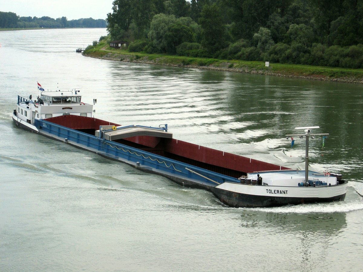 GMS Tolerant (02323494 , 85,90 x 9,53m) am 17.07.2007 auf Rhein-Bergfahrt bei km 336 / Wintersdorf.